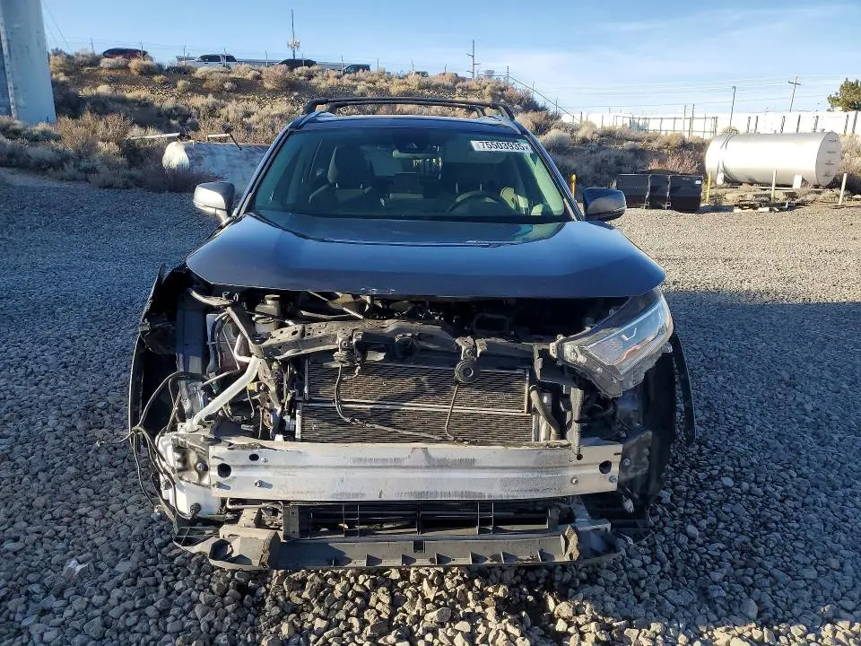 2021 TOYOTA RAV4 XLE  