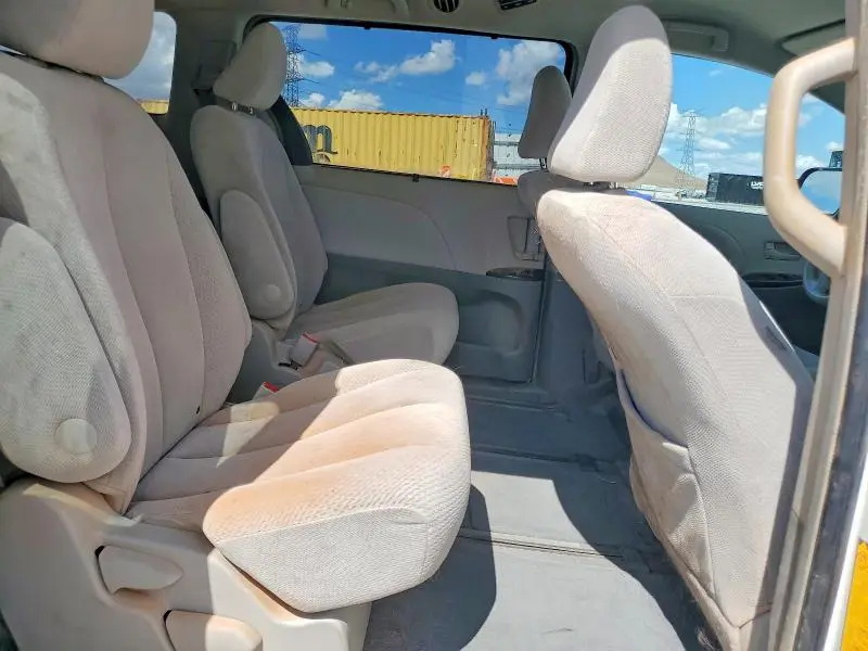 2013 TOYOTA SIENNA LE  
