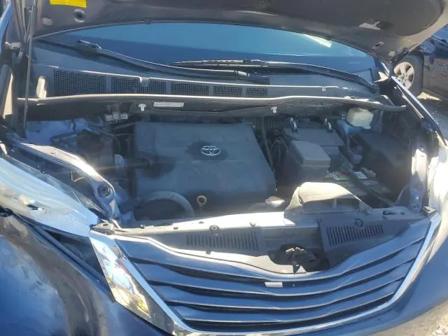 2016 TOYOTA SIENNA LE  