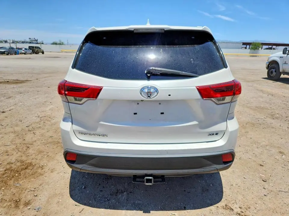 2018 TOYOTA HIGHLANDER XLE  