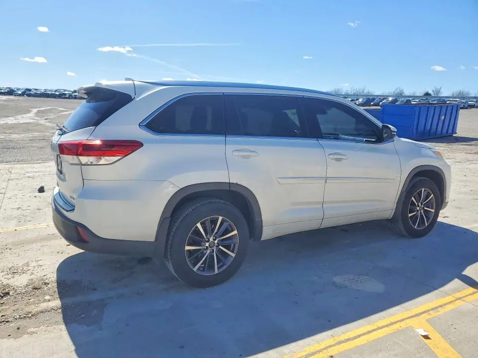2018 TOYOTA HIGHLANDER XLE  
