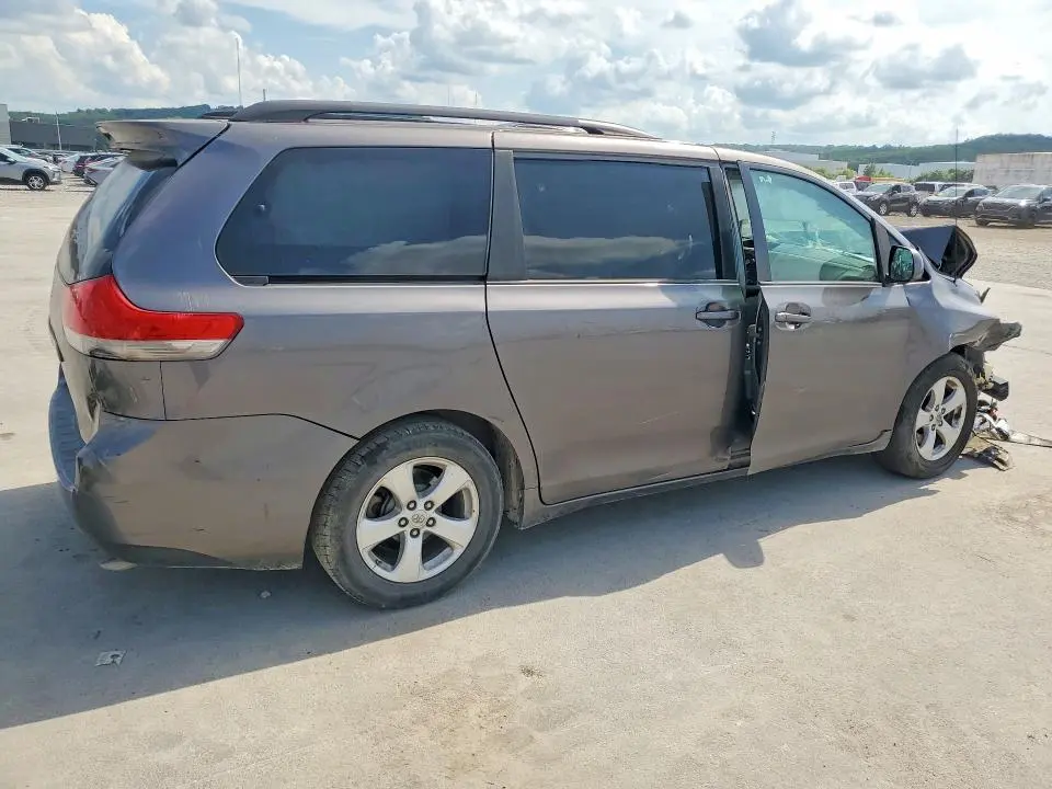 2014 TOYOTA SIENNA LE  