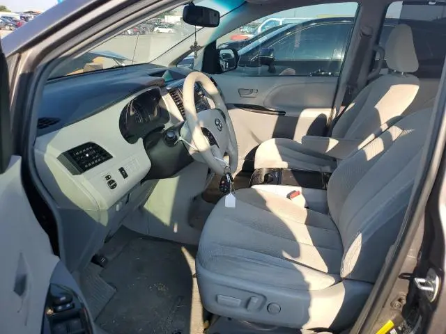 2014 TOYOTA SIENNA LE  