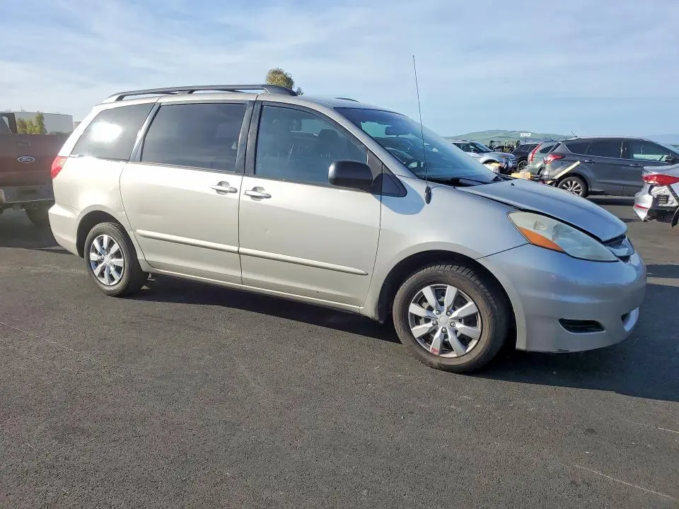 2010 TOYOTA SIENNA LE 8-PASSENGER  