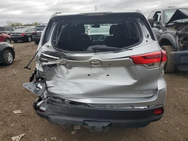 2019 TOYOTA HIGHLANDER SE  