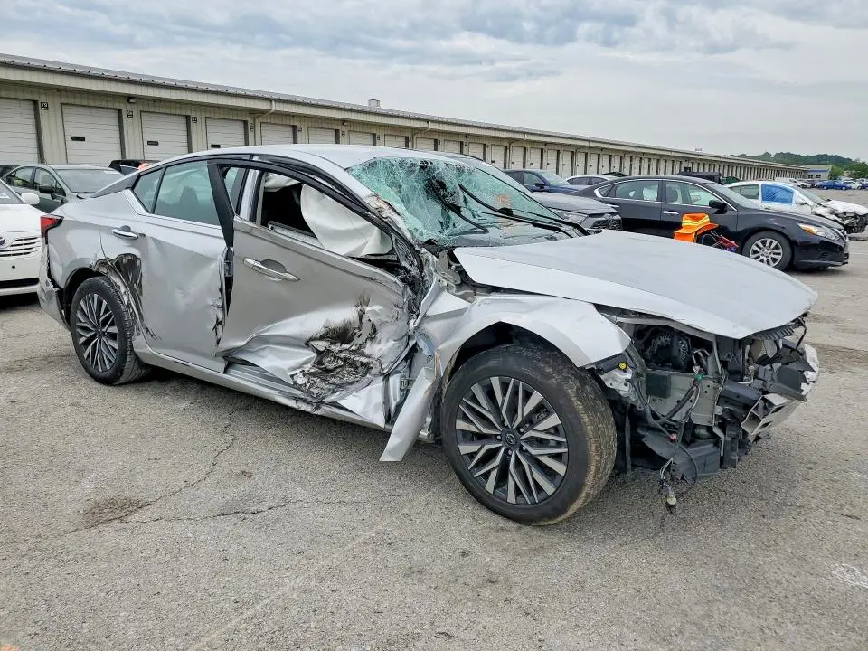 2024 NISSAN ALTIMA SV  
