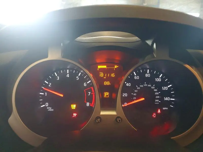 2016 NISSAN JUKE SV  