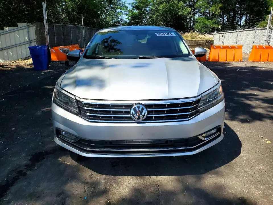 2017 VOLKSWAGEN PASSAT SE  