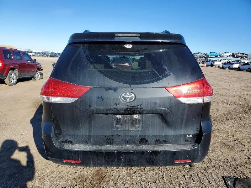 2012 TOYOTA SIENNA LE  