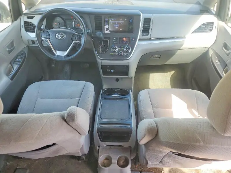 2017 TOYOTA SIENNA LE  