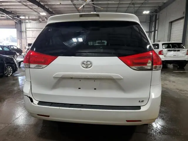 2014 TOYOTA SIENNA LE  