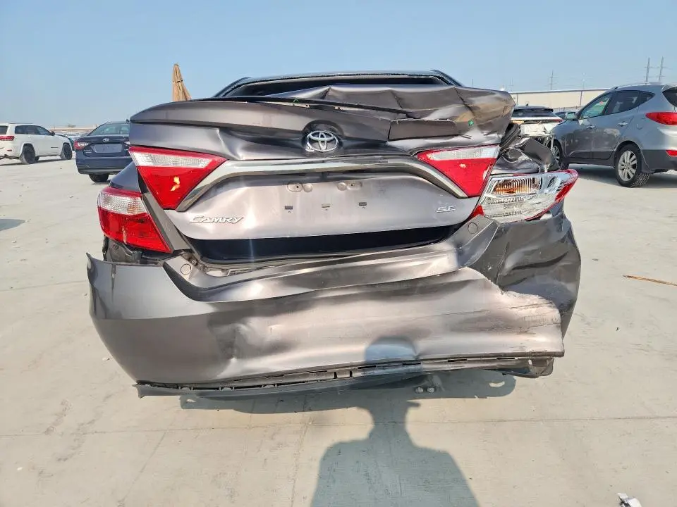 2015 TOYOTA CAMRY SE  