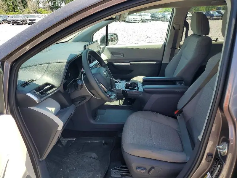 2021 TOYOTA SIENNA LE  