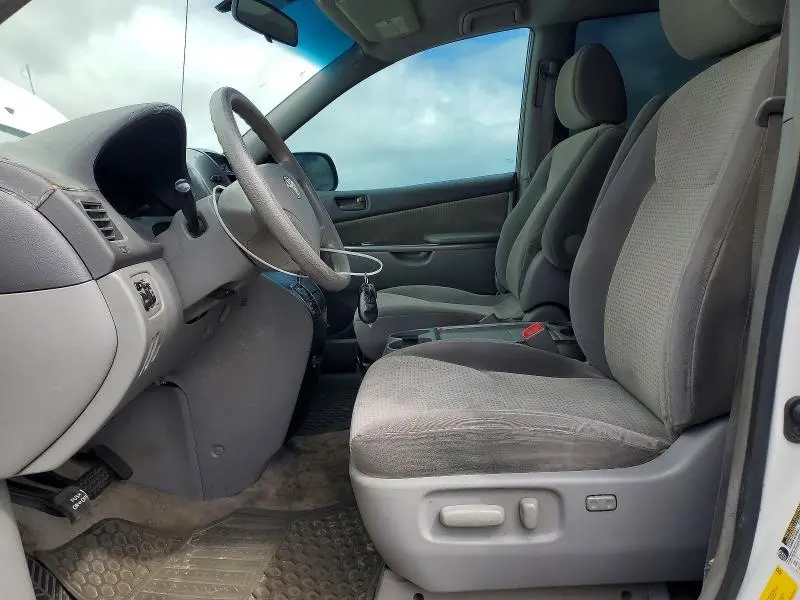2010 TOYOTA SIENNA CE  