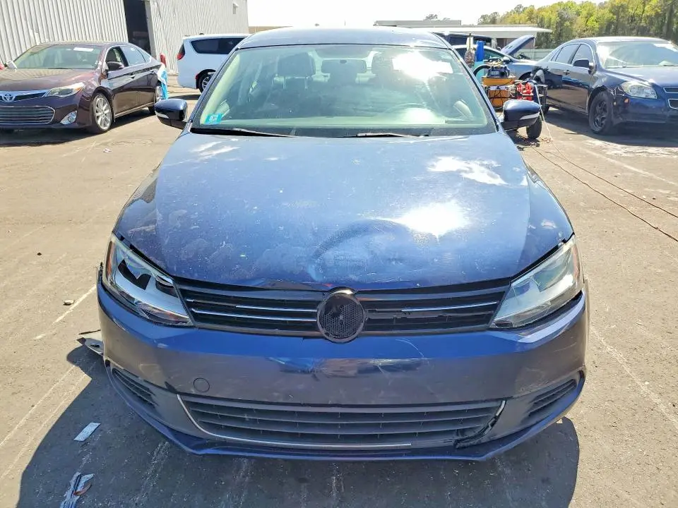 2013 VOLKSWAGEN JETTA SE  