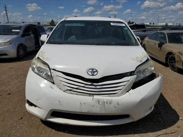 2015 TOYOTA SIENNA LE  