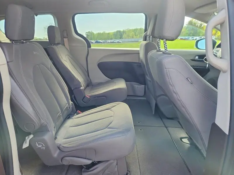 2017 CHRYSLER PACIFICA LX  