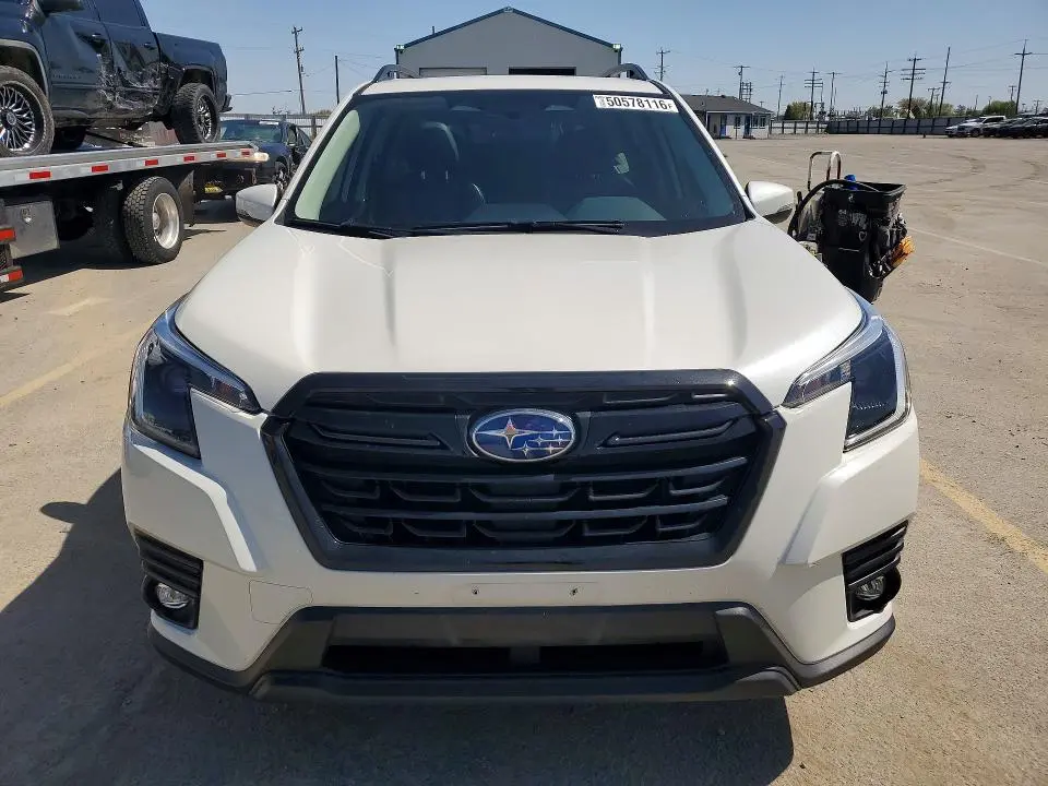 2024 SUBARU FORESTER   