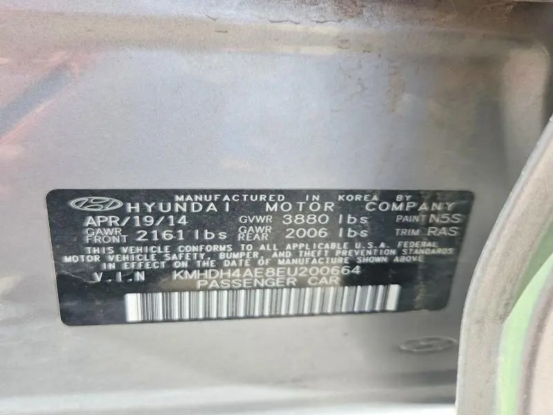 2014 HYUNDAI ELANTRA SE  