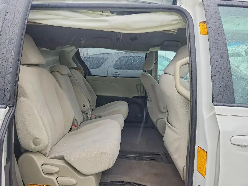 2013 TOYOTA SIENNA LE  