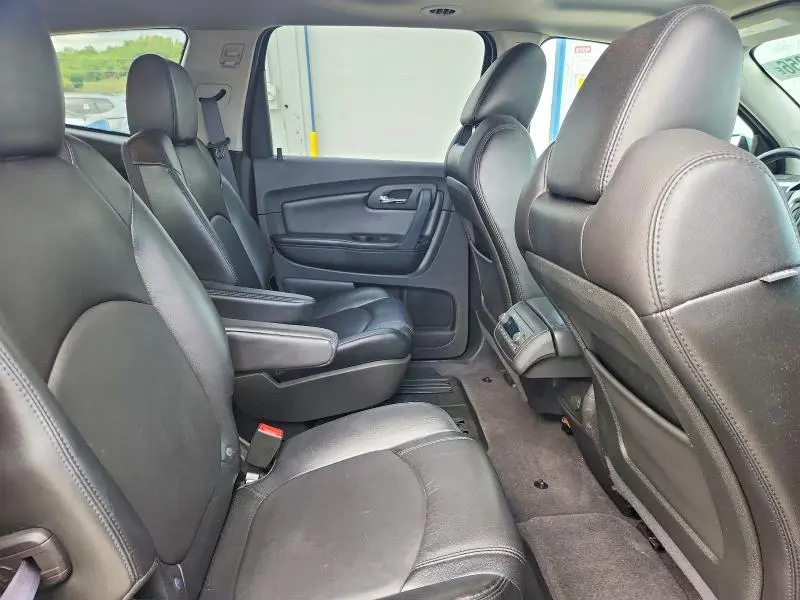 2011 CHEVROLET TRAVERSE LT  