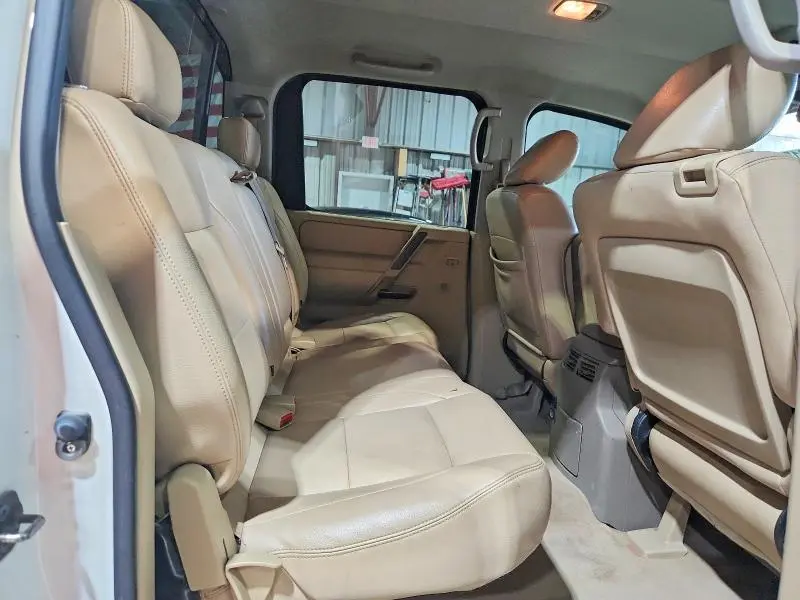2010 NISSAN TITAN SE  