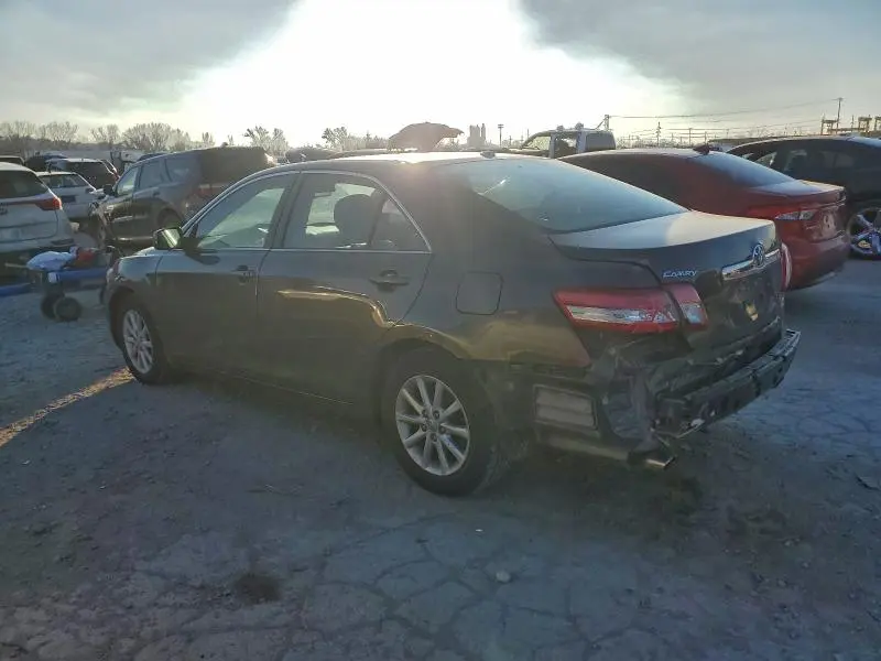2011 TOYOTA CAMRY SE  