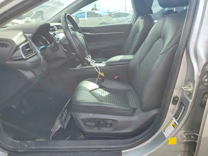 2019 TOYOTA CAMRY SE  