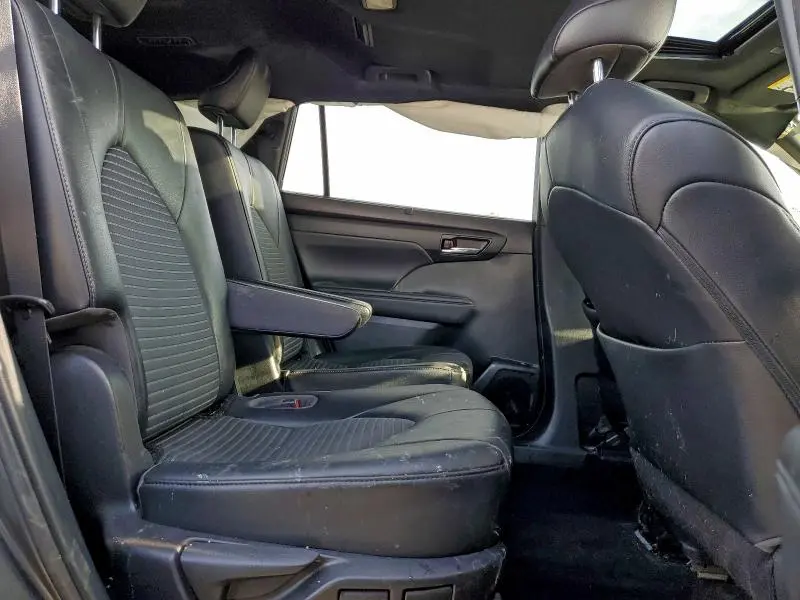 2021 TOYOTA HIGHLANDER XSE  