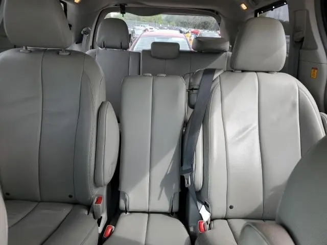 2012 TOYOTA SIENNA XLE  