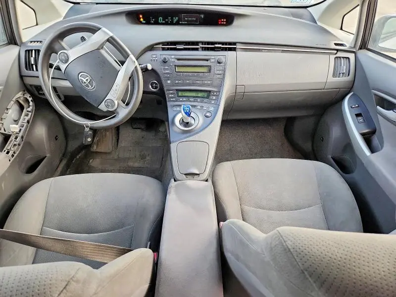 2010 TOYOTA PRIUS III  