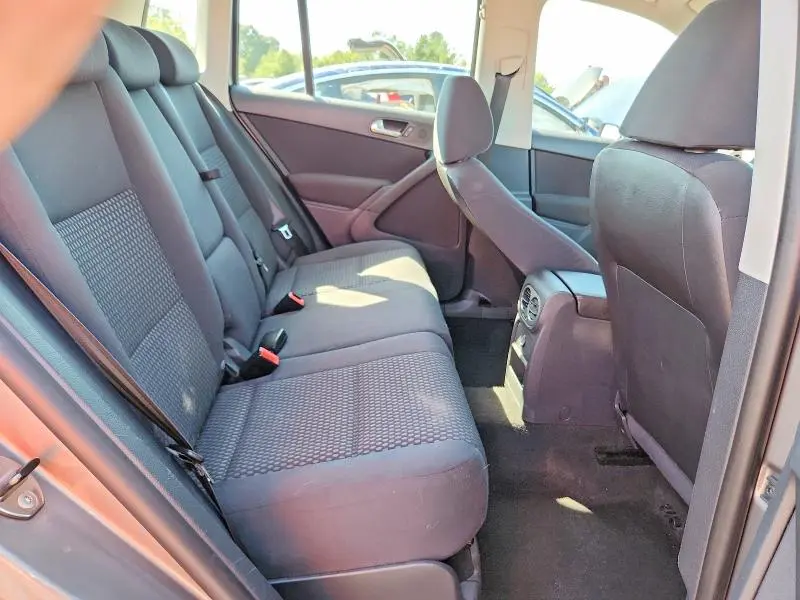 2011 VOLKSWAGEN TIGUAN S  