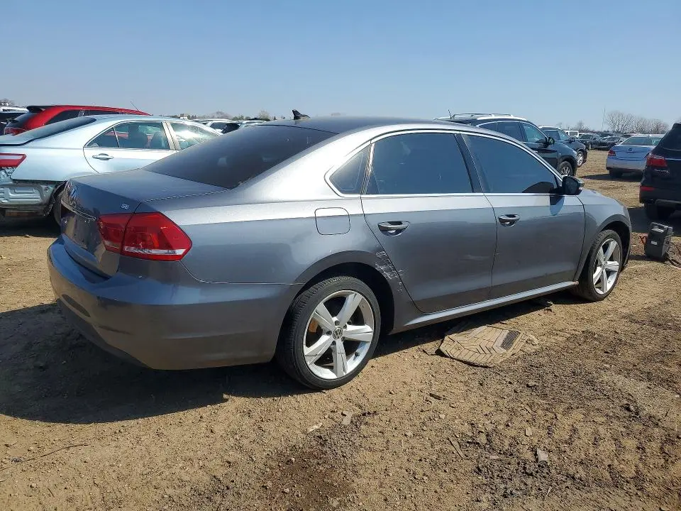 2013 VOLKSWAGEN PASSAT SE  