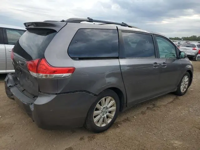 2013 TOYOTA SIENNA XLE  