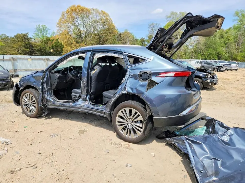 2024 TOYOTA VENZA XLE  