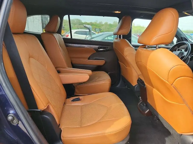 2022 TOYOTA HIGHLANDER PLATINUM  