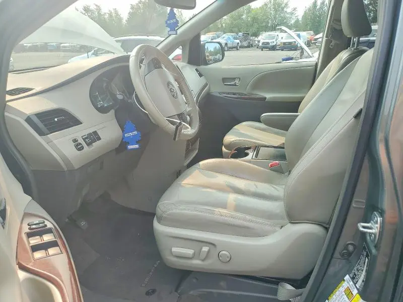 2013 TOYOTA SIENNA XLE 8-PASSENGER  
