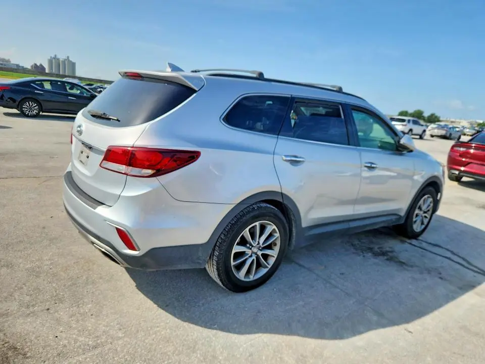 2017 HYUNDAI SANTA FE SE  