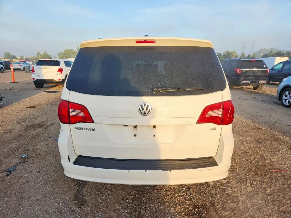 2011 VOLKSWAGEN ROUTAN SE  