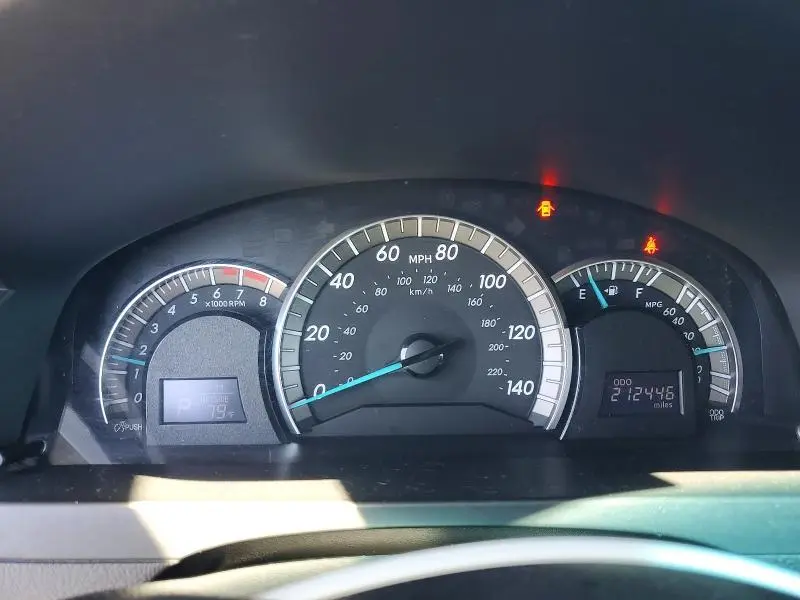 2013 TOYOTA CAMRY SE  