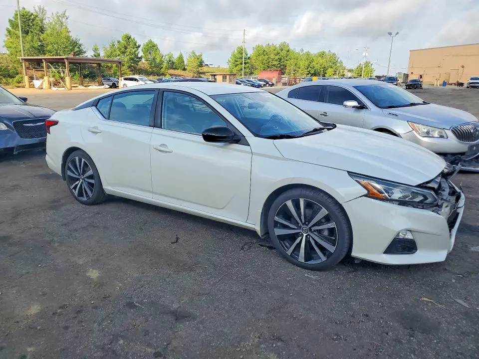 2022 NISSAN ALTIMA SR  