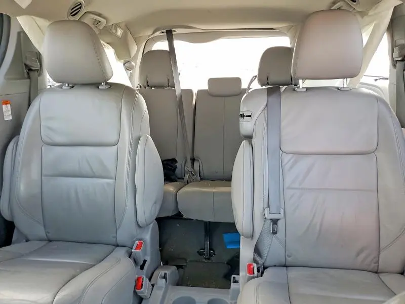 2015 TOYOTA SIENNA XLE PREMIUM 8-PASSENGER  