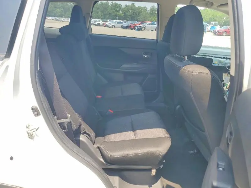 2017 MITSUBISHI OUTLANDER SE  