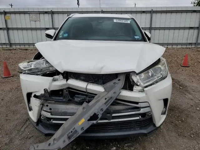 2019 TOYOTA HIGHLANDER SE  