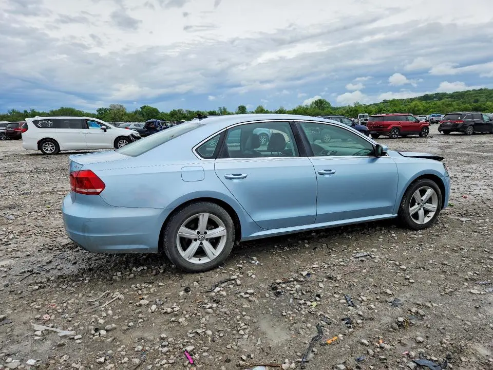 2013 VOLKSWAGEN PASSAT SE  