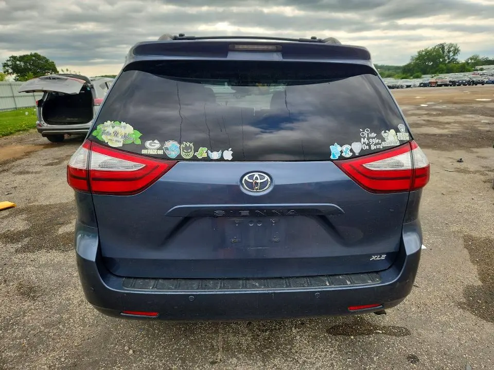 2017 TOYOTA SIENNA XLE PREMIUM 8-PASSENGER  