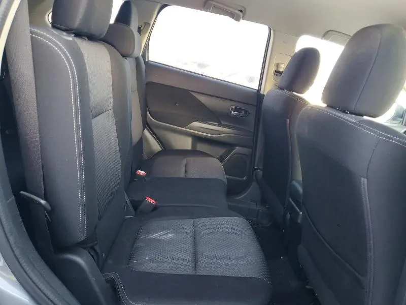 2017 MITSUBISHI OUTLANDER ES  