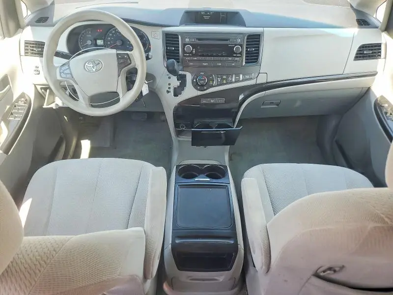 2014 TOYOTA SIENNA LE  