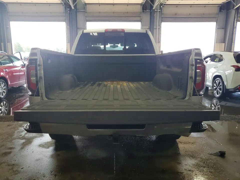 2018 GMC SIERRA K1500 SLT  