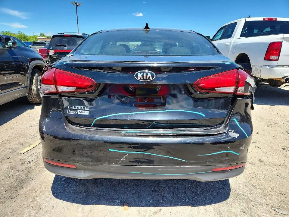 2017 KIA FORTE LX  